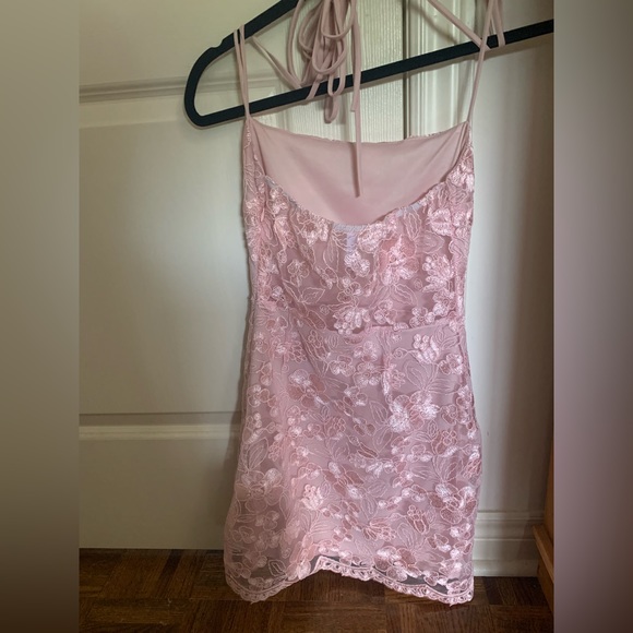 HOST PICK: LUCY IN THE SKY Camila Scallop Lace Bodycon in Dusty Pink XS - Picture 6 of 10